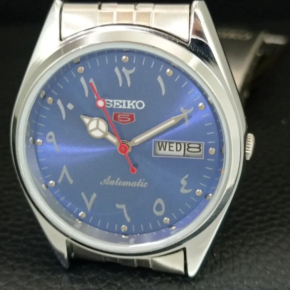 Vintage 1977 Seiko Automatic Mens Silver Watch W/daydate & Blue accents